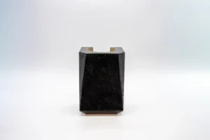 Búcaro rectangular con chaflán de granito negro para lápida de cementerio en Paiporta, Valencia. Disponible en distintas dimensiones.